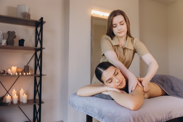 Top Benefits of Getting a Monthly Massage